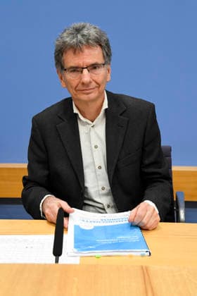 ABB BPK Dr. Axel Lindner, Leibniz Institute for Economic Research, Halle Topic: Presentation of the Joint Economic Forecast for Fall 2026 by the economic research institutes at the BPK Berlin Federal Press Conference in Berlin on September 24, 2026, Berlin, Germany