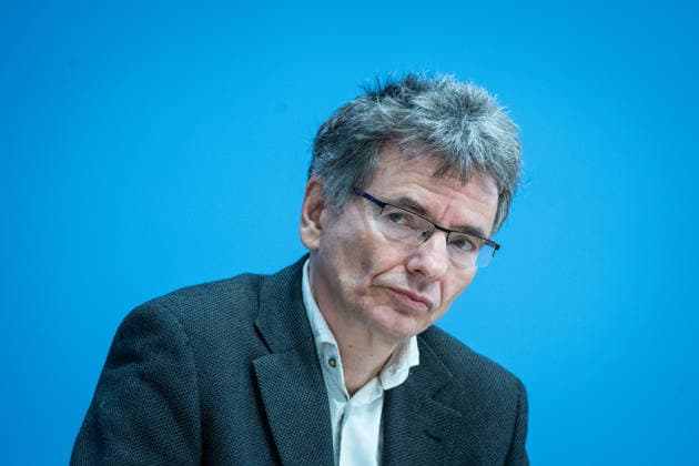 Joint Economic Forecast, Fall 2026, by the Economic Research Institutes: Axel Lindner, Leibniz Institute for Economic Research Halle (IWH); Federal Press Conference in Berlin; Joint Economic Forecast, Fall 2026, by the Economic Research Institutes, Berlin, Germany; Federal Press Conference Building