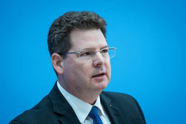 Joint Economic Forecast, Fall 2026, by the Economic Research Institutes; Oliver Holtemöller, Leibniz Institute for Economic Research Halle (IWH); Federal Press Conference in Berlin; Joint Economic Forecast, Fall 2026, by the Economic Research Institutes; Berlin, Germany; House of the Federal Press Conference