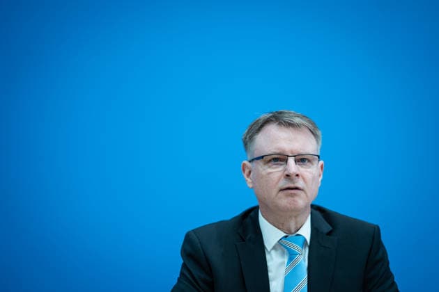 Joint Economic Forecast, Fall 2026, by the Economic Research Institutes; Stefan Kooths, Kiel Institute for the World Economy; Federal Press Conference in Berlin; Joint Economic Forecast, Fall 2026, by the Economic Research Institutes; Berlin, Germany; Federal Press Conference Building