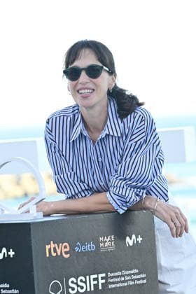 Presentation of the film *Sants* at the San Sebastián Film Festival Actress Ariadna Gil during the presentation of the film *Sants* at the San Sebastián Film Festival, at the Kursaal Conference Center, on September 24, 2026, in San Sebastián, Guipúzcoa, Basque Country, Spain. The feature film, which follows Lali, a woman who returns to Barcelona to care for her terminally ill mother, is being screened in the Official Selection of the San Sebastián Film Festival, competing for the prestigious Golden Shell. September 24, 2026, Spain  Copyright: xArnaitzxRubiox 7795761