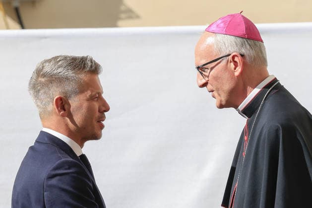Hungary’s Prime Minister Peter Magyar at the Vatican VATICAN CITY, VATICAN, SEPTEMBER 24: Hungary’s Prime Minister Peter Magyar (L) is welcomed by Prefect of the Papal Household Petar Rajic (R) as he arrives in St. Damaso courtyard for his meeting with Pope Leo XIV at the Vatican, on September 24, 2026. Riccardo De Luca Anadolu Vatican city Vatican. Editorial use only. Please get in touch for any other usage.  Copyright: x2026xAnadoluxRiccardoxDexLucax