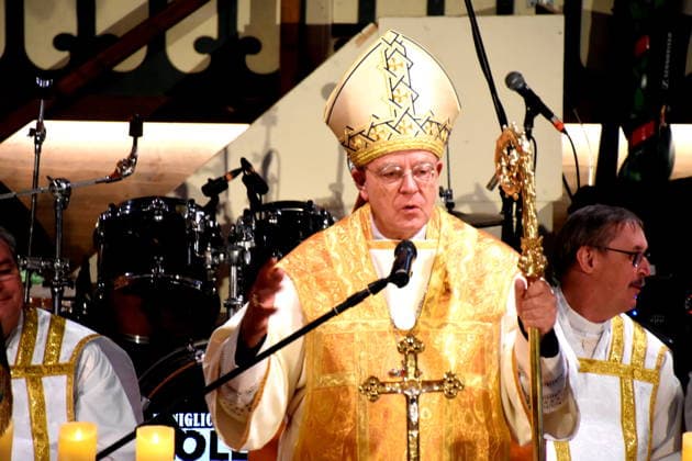 Matthias König, Auxiliary Bishop of Paderborn, with clergy at a Mass ceremony in Munich on September 24, 2026, at the Theresienwiesn, Oktoberfest, Marstall festival tent; fair with rides; fatal accident; memorial; photo; Munich