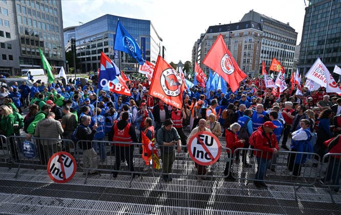 European trade unions protest ‘EU Inc.’ proposal in Brussels BRUSSELS, BELGIUM - SEPTEMBER 24: Hundreds of people gather at Schuman Square in front of European Union institutions during a protest organized by the European Trade Union Confederation (ETUC) and various Belgian trade unions against the proposed EU Inc. framework, which aims to simplify company formation across the EU, in Brussels, Belgium, on September 24, 2026. Dursun Aydemir Anadolu Brussels Belgium. Editorial use only. Please get in touch for any other usage.  Copyright: x2026xAnadoluxDursunxAydemirx