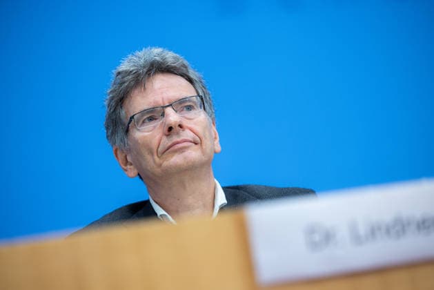 Joint Economic Forecast for Fall 2026 by the German Economic Research Institutes, Berlin, September 24, 2026; Dr. Axel Lindner, Leibniz Institute for Economic Research Halle (IWH). The Joint Economic Forecast analyzes and forecasts the economic situation in Germany.