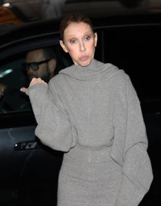 Celine Dion de retour Ã son hÃ tel apres son 4e concert CÃ line Dion de retour Ã son hÃ tel apres son 4e concert Ã Paris, le 23 septembre 2026. CÃ line Dion returns to her hotel after her fourth concert in Paris on September 23, 2026.  Copyright: xDidierxFereyx