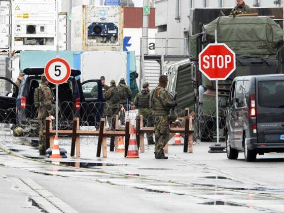 CNTV REDSTORM: Arrival of the first Bundeswehr soldiers and trucks under military police control in the Port of Hamburg area. Bundeswehr exercise codenamed Red Storm Charlie in Hamburg on September 24, 2026. The Hamburg Regional Command and other Bundeswehr units are conducting joint training, procedures and coordination prior to the emergen