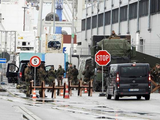 CNTV REDSTORM: Arrival of the first Bundeswehr soldiers and trucks under military police control in the Port of Hamburg area. Bundeswehr exercise codenamed Red Storm Charlie in Hamburg on September 24, 2026. The Hamburg Regional Command and other Bundeswehr units are conducting joint training, procedures and coordination prior to the emergen