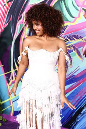 Los Angeles Premiere Of DreamWorks Animation s And Universal Pictures Forgotten Island LOS ANGELES, CALIFORNIA, USA - SEPTEMBER 23: H.E.R. (Gabriella Sarmiento Wilson) wearing Mark Bumgarner, styled by Britt Mccamey arrives at the Los Angeles Premiere Of DreamWorks Animation s And Universal Pictures Forgotten Island held at the Lucas Museum of Narrative Art on September 23, 2026 in Los Angeles, California, United States. Los Angeles Lucas Museum of Narrative Art California United States Copyright: xXavierxCollin ImagexPressxAgencyx
