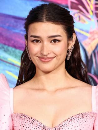 Los Angeles Premiere Of DreamWorks Animation s And Universal Pictures Forgotten Island LOS ANGELES, CALIFORNIA, USA - SEPTEMBER 23: Liza Soberano wearing Mark Bumgarner, styled by Katie Qian arrives at the Los Angeles Premiere Of DreamWorks Animation s And Universal Pictures Forgotten Island held at the Lucas Museum of Narrative Art on September 23, 2026 in Los Angeles, California, United States. Los Angeles Lucas Museum of Narrative Art California United States Copyright: xXavierxCollin ImagexPressxAgencyx
