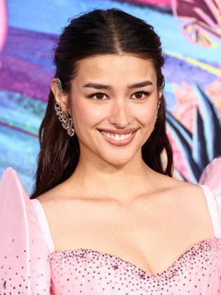 Los Angeles Premiere Of DreamWorks Animation s And Universal Pictures Forgotten Island LOS ANGELES, CALIFORNIA, USA - SEPTEMBER 23: Liza Soberano wearing Mark Bumgarner, styled by Katie Qian arrives at the Los Angeles Premiere Of DreamWorks Animation s And Universal Pictures Forgotten Island held at the Lucas Museum of Narrative Art on September 23, 2026 in Los Angeles, California, United States. Los Angeles Lucas Museum of Narrative Art California United States Copyright: xXavierxCollin ImagexPressxAgencyx
