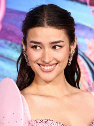 Los Angeles Premiere Of DreamWorks Animation s And Universal Pictures Forgotten Island LOS ANGELES, CALIFORNIA, USA - SEPTEMBER 23: Liza Soberano wearing Mark Bumgarner, styled by Katie Qian arrives at the Los Angeles Premiere Of DreamWorks Animation s And Universal Pictures Forgotten Island held at the Lucas Museum of Narrative Art on September 23, 2026 in Los Angeles, California, United States. Los Angeles Lucas Museum of Narrative Art California United States Copyright: xXavierxCollin ImagexPressxAgencyx
