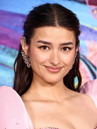 Los Angeles Premiere Of DreamWorks Animation s And Universal Pictures Forgotten Island LOS ANGELES, CALIFORNIA, USA - SEPTEMBER 23: Liza Soberano wearing Mark Bumgarner, styled by Katie Qian arrives at the Los Angeles Premiere Of DreamWorks Animation s And Universal Pictures Forgotten Island held at the Lucas Museum of Narrative Art on September 23, 2026 in Los Angeles, California, United States. Los Angeles Lucas Museum of Narrative Art California United States Copyright: xXavierxCollin ImagexPressxAgencyx