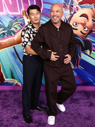 Los Angeles Premiere Of DreamWorks Animation s And Universal Pictures Forgotten Island LOS ANGELES, CALIFORNIA, USA - SEPTEMBER 23: Ronny Chieng and Jo Koy arrive at the Los Angeles Premiere Of DreamWorks Animation s And Universal Pictures Forgotten Island held at the Lucas Museum of Narrative Art on September 23, 2026 in Los Angeles, California, United States. Los Angeles Lucas Museum of Narrative Art California United States Copyright: xXavierxCollin ImagexPressxAgencyx