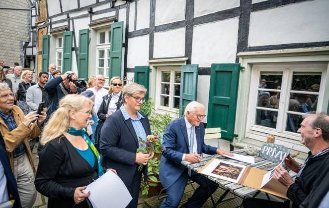Federal President Frank Walter Steinmeier is relocating his official residence to Hattingen for three days ** FOR EDITORIAL USE ONLY ** EDITORIAL USE ONLY ** p Federal President Frank Walter Steinmeier is relocating his official residence to North Rhine-Westphalia for t Copyright: KaixKitschenberg doc87qnd8qfxsn4kxxnqxw ,EDITORIAL USE ONLY Copyright: KaixKitschenberg