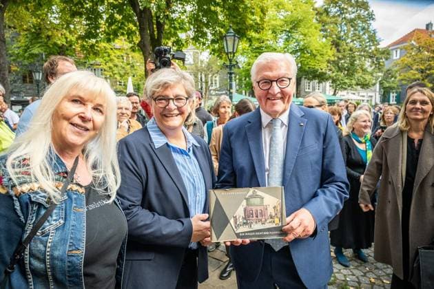 Federal President Frank Walter Steinmeier is relocating his official residence to Hattingen for three days ** FOR EDITORIAL USE ONLY ** EDITORIAL USE ONLY ** p Federal President Frank Walter Steinmeier is relocating his official residence to North Rhine-Westphalia for t Copyright: KaixKitschenberg doc87qncbk430jx6zipr37 ,EDITORIAL USE ONLY Copyright: KaixKitschenberg