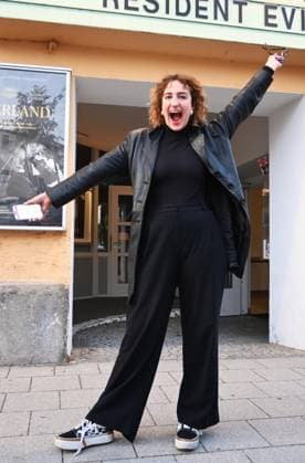 Film Premiere of BONNIE in Regensburg, Ostentor Kino. Bonnie is a Munich-based action comedy, a feature film from 2026 directed by Mark Lohr. The independent feature film was produced by the Bavarian production company Slamming Sheep Film. The film has been in theaters since September 3, 2026. Photo: Lead actress Corinna Blädel