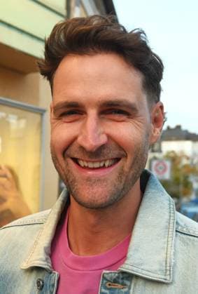 Film Premiere of BONNIE in Regensburg, Ostentor Kino Bonnie is a Munich-based action comedy, a feature film from 2026 directed by Mark Lohr. The independent feature film was produced by the Bavarian production company Slamming Sheep Film. The film has been in theaters since September 3, 2026. Photo: Actor Max Josef Held