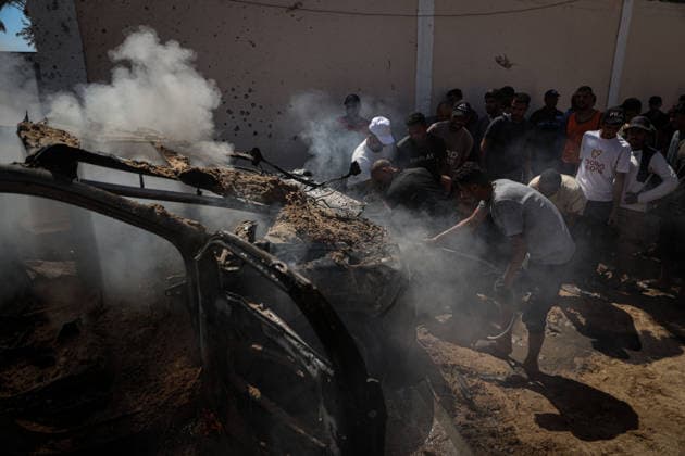 Israeli army targets vehicle in Deir al-Balah DEIR AL-BALAH, GAZA, PALESTINE – SEPTEMBER 24: A vehicle targeted by the Israeli army is seen in the eastern part of Deir al-Balah in Gaza, Palestine, on September 24, 2026. A Palestinian was killed in the attack carried out by an unmanned aerial vehicle (UAV). Palestinians who gathered at the scene after the attack tried to extinguish the fire that broke out in the vehicle. Abdalhkem Abu Riash Anadolu Deir al-Balah Gaza. Editorial use only. Please get in touch for any other usage.  Copyright: x2026xAnadoluxAbdalhkemxAbuxRiashx