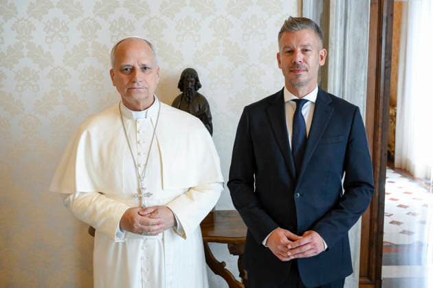 September 24, 2026, Vatican City: Pope Leo XIV receives Peter Magyar, Ungheria s Prime Minister at the Vatican, 24 September 2026. ANSA US VATICAN MEDIA +++ NPK +++ NO SALES, EDITORIAL USE ONLY Vatican City  - ZUMAa110 20260924_zaf_a110_008 Copyright: xVaticanxMedia MarioxTomassettix