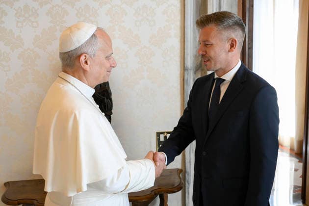 September 24, 2026, Vatican City: Pope Leo XIV receives Peter Magyar, Ungheria s Prime Minister at the Vatican, 24 September 2026. ANSA US VATICAN MEDIA +++ NPK +++ NO SALES, EDITORIAL USE ONLY Vatican City  - ZUMAa110 20260924_zaf_a110_009 Copyright: xVaticanxMedia MarioxTomassettix