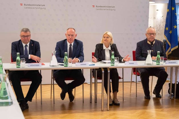 September 24, 2026 Presentation of the Drone Defense Strategy 002 State Secretary at the Federal Ministry of the Interior Joerg Leichtfried (SPÖ), Federal Minister of the Interior Gerhard Karner (ÖVP), Federal Minister of Defense Klaudia Tanner (ÖVP), and a se