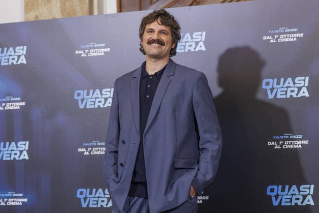 News - Photocall - QUASI VERA Frank Matano attends the photocall of the movie QUASI VERA on September 24, 2026 at hotel Sina Bernini Bristol, Rome, Italy Rome Hotel Sina Bernini Bristol Italy Copyright: xEmanuelaxVertollix xLiveMediax LPN_2692197