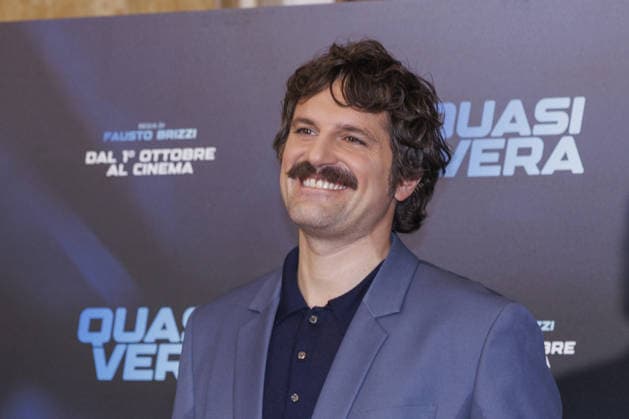 News - Photocall - QUASI VERA Frank Matano attends the photocall of the movie QUASI VERA on September 24, 2026 at hotel Sina Bernini Bristol, Rome, Italy Rome Hotel Sina Bernini Bristol Italy Copyright: xEmanuelaxVertollix xLiveMediax LPN_2692193