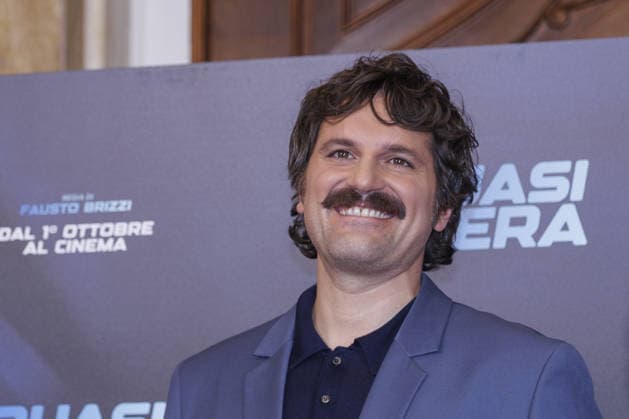 News - Photocall - QUASI VERA Frank Matano attends the photocall of the movie QUASI VERA on September 24, 2026 at hotel Sina Bernini Bristol, Rome, Italy Rome Hotel Sina Bernini Bristol Italy Copyright: xEmanuelaxVertollix xLiveMediax LPN_2692196