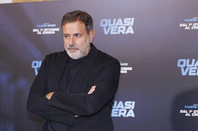 News - Photocall - QUASI VERA Fausto Brizzi attends the photocall of the movie QUASI VERA on September 24, 2026 at hotel Sina Bernini Bristol, Rome, Italy Rome Hotel Sina Bernini Bristol Italy Copyright: xEmanuelaxVertollix xLiveMediax LPN_2692202