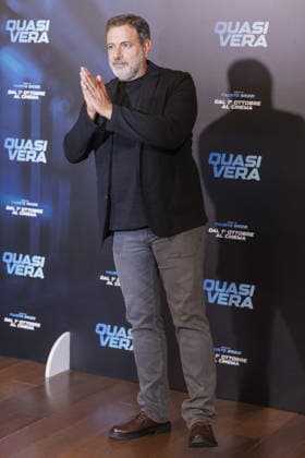 News - Photocall - QUASI VERA Fausto Brizzi attends the photocall of the movie QUASI VERA on September 24, 2026 at hotel Sina Bernini Bristol, Rome, Italy Rome Hotel Sina Bernini Bristol Italy Copyright: xEmanuelaxVertollix xLiveMediax LPN_2692203
