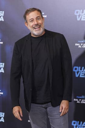 News - Photocall - QUASI VERA Fausto Brizzi attends the photocall of the movie QUASI VERA on September 24, 2026 at hotel Sina Bernini Bristol, Rome, Italy Rome Hotel Sina Bernini Bristol Italy Copyright: xEmanuelaxVertollix xLiveMediax LPN_2692205