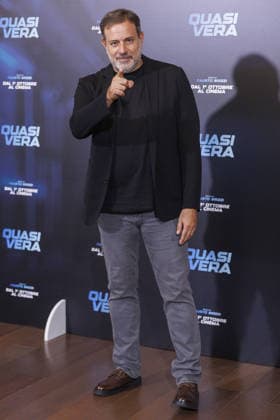 News - Photocall - QUASI VERA Fausto Brizzi attends the photocall of the movie QUASI VERA on September 24, 2026 at hotel Sina Bernini Bristol, Rome, Italy Rome Hotel Sina Bernini Bristol Italy Copyright: xEmanuelaxVertollix xLiveMediax LPN_2692206