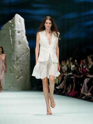 IPA88906613 - Milan, Milan Women™s Fashion Week Spring Summer 2027 - Women™s Fashion, Spring Summer 2027 - Genny fashion show - pictured on the runway: Model.  Copyright: xEmanuelexDexCarlix xEmanuelexDexCarlix IPA88906613