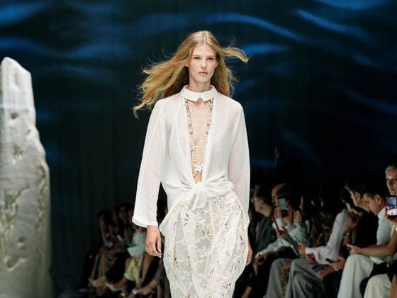 IPA88906688 - Milan, Milan Women™s Fashion Week Spring Summer 2027 - Women™s Fashion, Spring Summer 2027 - Genny fashion show - pictured on the runway: Model.  Copyright: xEmanuelexDexCarlix xEmanuelexDexCarlix IPA88906688