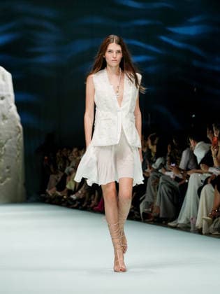 IPA88906619 - Milan, Milan Women™s Fashion Week Spring Summer 2027 - Women™s Fashion, Spring Summer 2027 - Genny fashion show - pictured on the runway: Model.  Copyright: xEmanuelexDexCarlix xEmanuelexDexCarlix IPA88906619