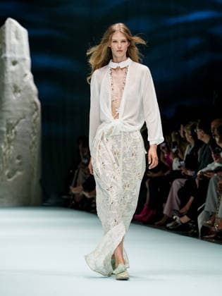 IPA88906683 - Milan, Milan Women™s Fashion Week Spring Summer 2027 - Women™s Fashion, Spring Summer 2027 - Genny fashion show - seen on the runway in the photo: Model.  Copyright: xEmanuelexDexCarlix xEmanuelexDexCarlix IPA88906683