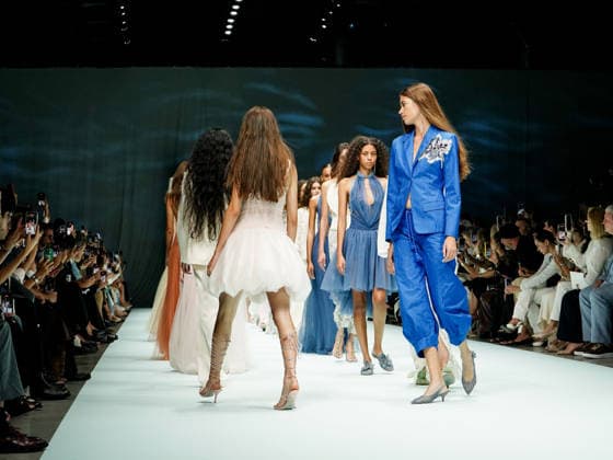IPA88906723 - Milan, Milan Women™s Fashion Week Spring Summer 2027 - Women™s Fashion, Spring Summer 2027 - Genny fashion show - pictured on the runway: Model.  Copyright: xEmanuelexDexCarlix xEmanuelexDexCarlix IPA88906723