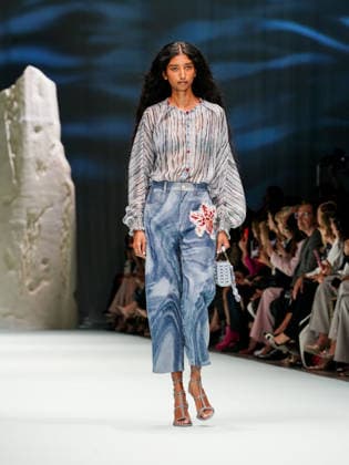 IPA88905267 - Milan, Milan Women™s Fashion Week Spring Summer 2027 - Women™s Fashion, Spring Summer 2027 - Genny fashion show - pictured on the runway: Model.  Copyright: xEmanuelexDexCarlix xEmanuelexDexCarlix IPA88905267