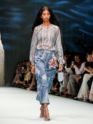 IPA88905270 - Milan, Milan Women™s Fashion Week Spring Summer 2027 - Women™s Fashion, Spring Summer 2027 - Genny fashion show - pictured on the runway: Model.  Copyright: xEmanuelexDexCarlix xEmanuelexDexCarlix IPA88905270