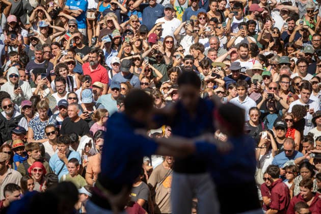 La Mercè Festival in Barcelona: Building a Castell during the Castellera Day of the La Mercè Festival, on September 24, 2026, in Barcelona, Catalonia, Spain. The 2026 Mercè Festival will be held in Barcelona from September 23 to 27. As the city’s major festival, this year’s festival features more than 109 free concerts, street performances, and its iconic cultural traditions. SEPTEMBER 24, 2026 Lorena Sopê Spain  Copyright: xLorenaxSopÃªnax 7796671