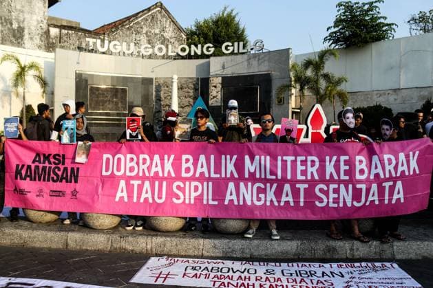 September 24, 2026, Yogyakarta, Indonesia: YOGYAKARTA, INDONESIA, SEPTEMBER 24, 2026: Students and civil society activists take part in the weekly Kamisan protest at Tugu Yogyakarta, commemorating 22 years since the killing of Indonesian human rights activist Munir Said Thalib. Munir died from arsenic poisoning aboard a flight to the Netherlands on September 7, 2004. Participants used the gathering to remember Munir and call for accountability in unresolved human rights cases in Indonesia. Yogyakarta Indonesia  - ZUMAq101 20260924_zna_q101_081 Copyright: xIlhamxNurxArifinx