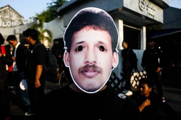 September 24, 2026, Yogyakarta, Indonesia: YOGYAKARTA, INDONESIA, SEPTEMBER 24, 2026: Students and civil society activists take part in the weekly Kamisan protest at Tugu Yogyakarta, commemorating 22 years since the killing of Indonesian human rights activist Munir Said Thalib. Munir died from arsenic poisoning aboard a flight to the Netherlands on September 7, 2004. Participants used the gathering to remember Munir and call for accountability in unresolved human rights cases in Indonesia. Yogyakarta Indonesia  - ZUMAq101 20260924_zna_q101_082 Copyright: xIlhamxNurxArifinx