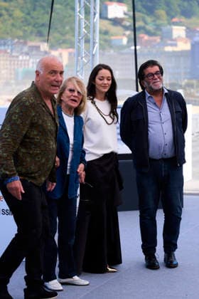San Sebastian - Marion Cotillard At Milo Photocall Nicole Garcia, Alain Attal, Marion Cotillard attended 7h40 ce matin-là Milo Red Carpet during 74th San Sebastian International Film Festival at Kursaal Theatre on September 24, 2026 in Donostia San Sebastian, Spain Photo by ABACAPRESS.COM San Sebastian Euskadi Spain  Copyright: xABACAx