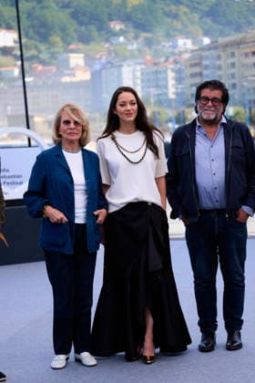 San Sebastian - Marion Cotillard At Milo Photocall Nicole Garcia, Alain Attal, Marion Cotillard attended 7h40 ce matin-là Milo Red Carpet during 74th San Sebastian International Film Festival at Kursaal Theatre on September 24, 2026 in Donostia San Sebastian, Spain Photo by ABACAPRESS.COM San Sebastian Euskadi Spain  Copyright: xABACAx