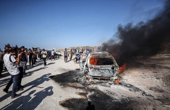 Aftermath of Israeli Airstrike In Gaza Palestinians inspect a vehicle hit by an Israeli airstrike in Gaza City, on September 24, 2026. Gaza Palestine  Copyright: xMajdixFathix originalFilename: fathi-notitle260924_npg1m.jpg