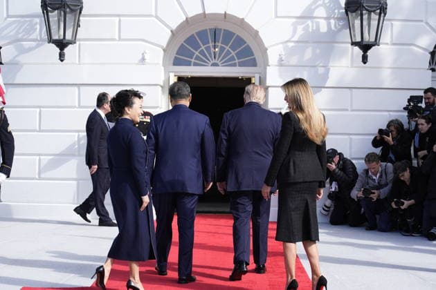 DC: Chinese President Xi Jinping State Visit United States President Donald J Trump and first lady Melania Trump welcome President Xi Jinping, of The People’s Republic of China, and Madame Peng Liyuan for a State Visit on the South Portico of the White House in Washington, DC on Thursday, September 24, 2026. Credit: Yuri Gripas Pool via CNP Washington District of Columbia United States  Copyright: xPool ABACAx
