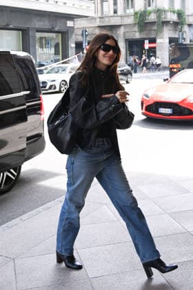 IPA88912768 - Milan, Fashion Week, leaving Palazzo Parigi In the photo: Camila Morrone  Copyright: xManuelexMangiarotti ipa-agency.netx xManuelexMangiarottix IPA88912768