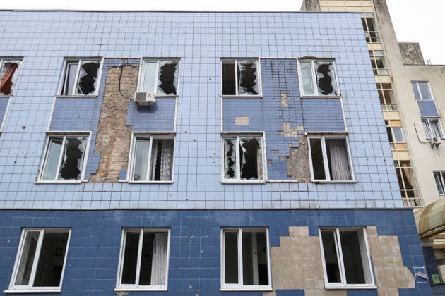 Windows and exterior cladding at the Consultative and Diagnostic Centre in the Podilskyi district are damaged by an overnight Russian attack, Kyiv, Ukraine, September 24, 2026. On Thursday night, September 24, Russian forces launched a ballistic missile strike on Kyiv, followed by drone assaults on the capital and region. By morning, two people were confirmed killed and eight injured. The attack caused fires and destruction across several districts, damaging medical facilities, apartment blocks, private homes, and vehicles. The maternity hospital in the Podilskyi district sustained damage to windows, doors, and parts of the facade from the first to fifth floors, as well as to windows in the laundry and boiler rooms. Patients, children, and  Copyright: xPavloxBahmutx