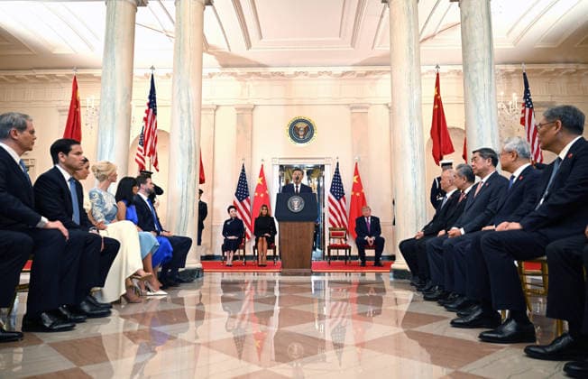 DC: Chinese President Xi Jinping State Visit President Xi Jinping, of The People’s Republic of China, makes remarks as United States President Donald J Trump and first lady Melania Trump welcome him and and Madame Peng Liyuan for a State Visit in the Cross Hall of the White House in Washington, DC on Thursday, September 24, 2026. Photo by Annabelle Gordon Pool via ABACAPRESS.COM Washington District of Columbia United States  Copyright: xPool ABACAx